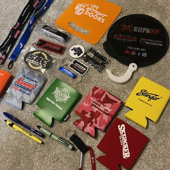 Jeep advertising keychains and pens - Picture 2 of 3